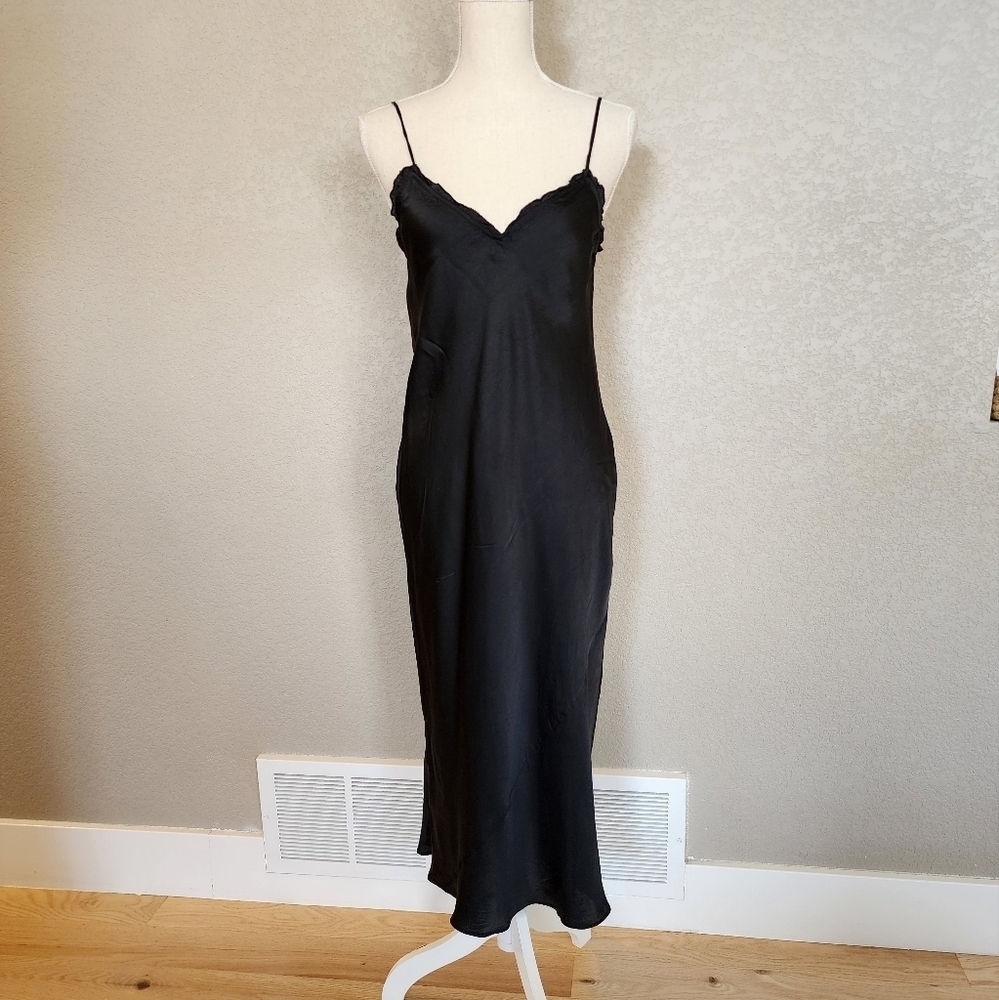 Aritzia Wilfred Satin midi dress Size small